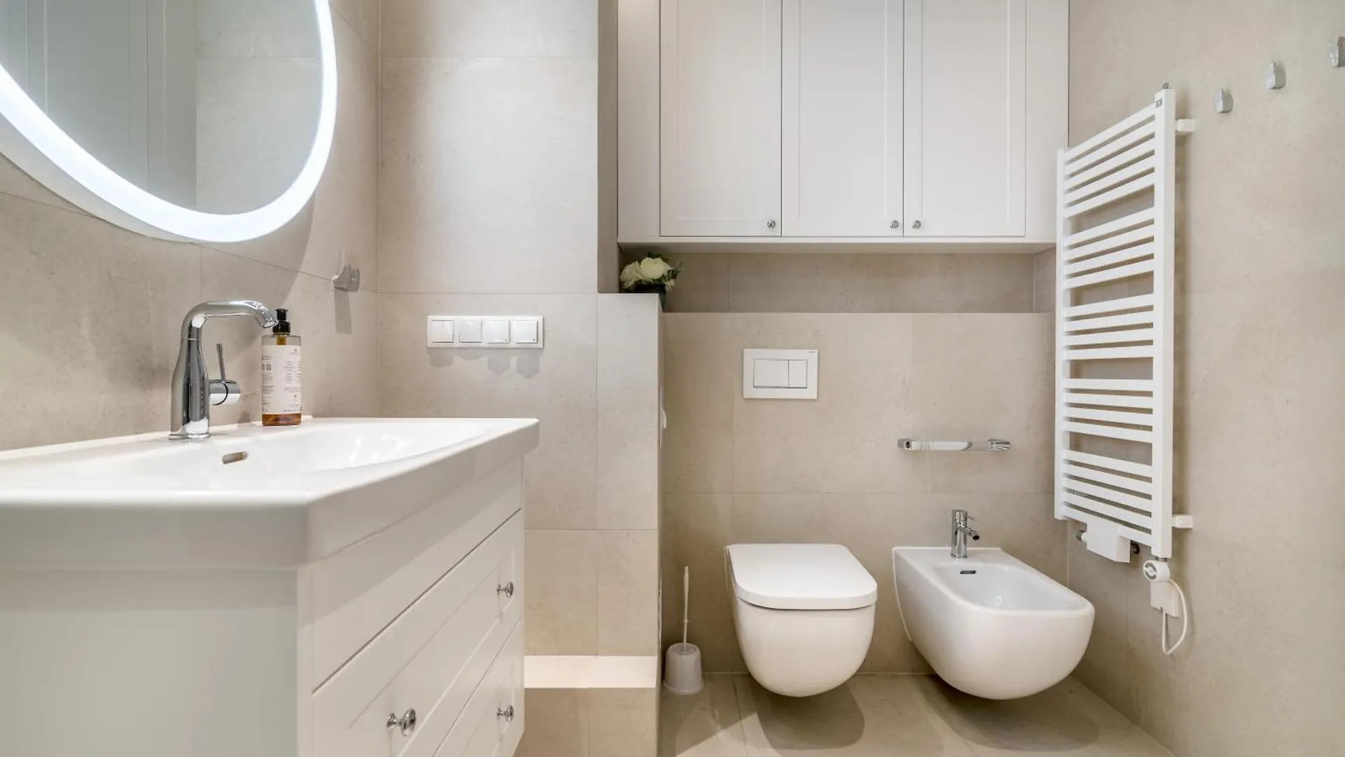 Comfy Apartments - Rodzinny Nadmorski Dwor I 10 Minut Plaza Гданьск 0*,  Польша